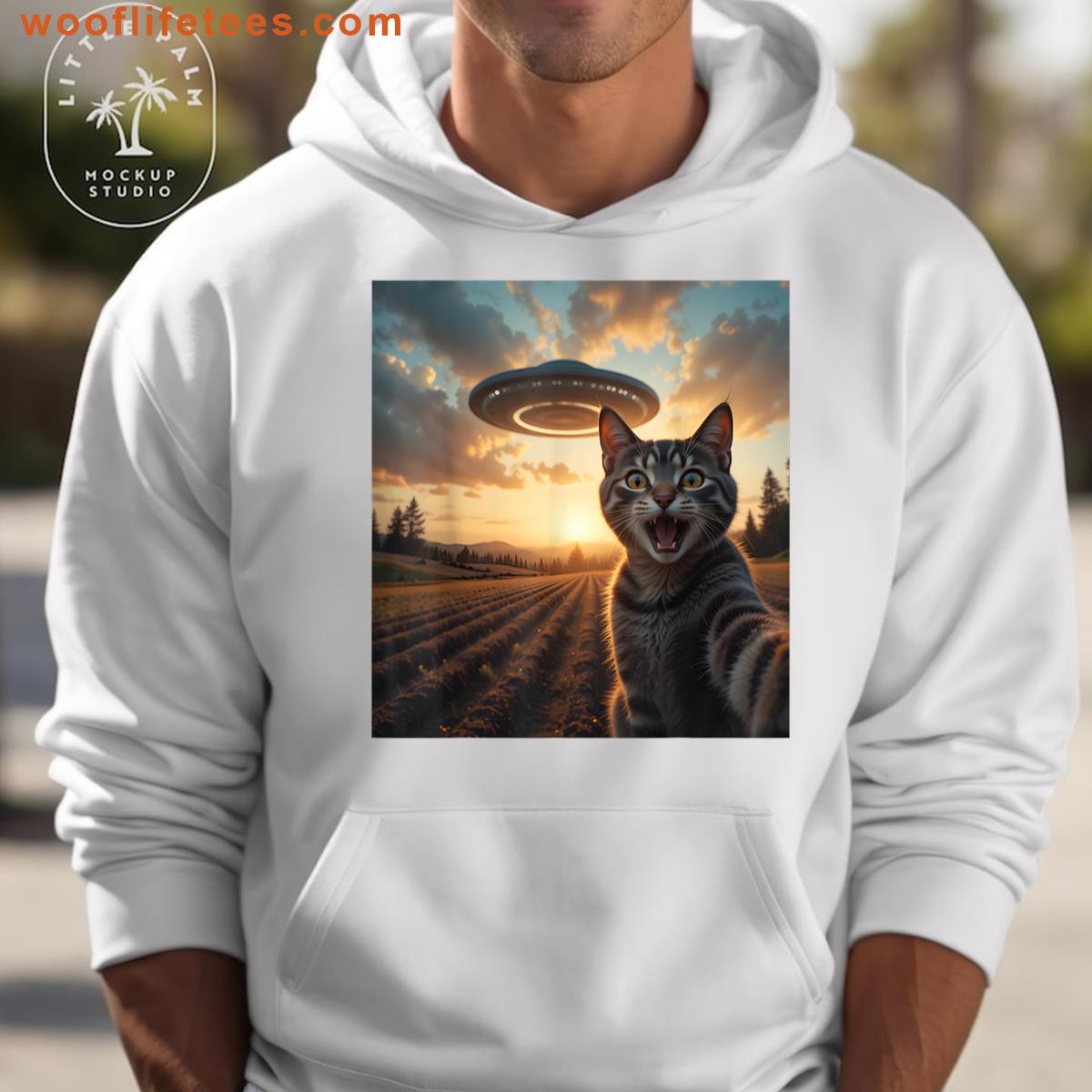 Cat Selfie With Alien Ufo Funny Cat Lovers Men Women Boys T-shirt